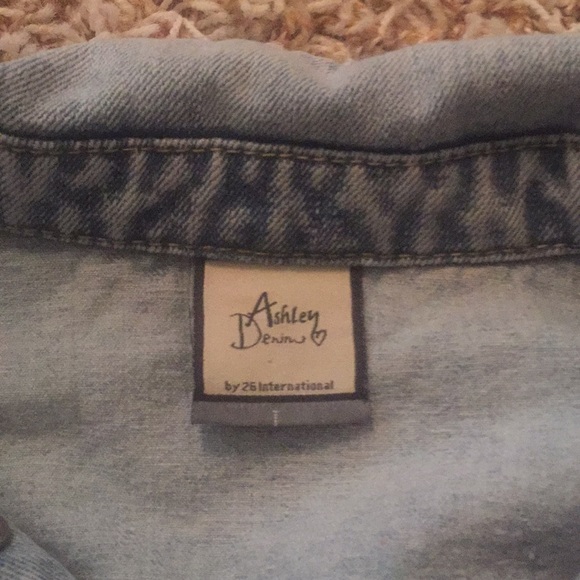 Denim jacket with lace - Picture 4 of 4